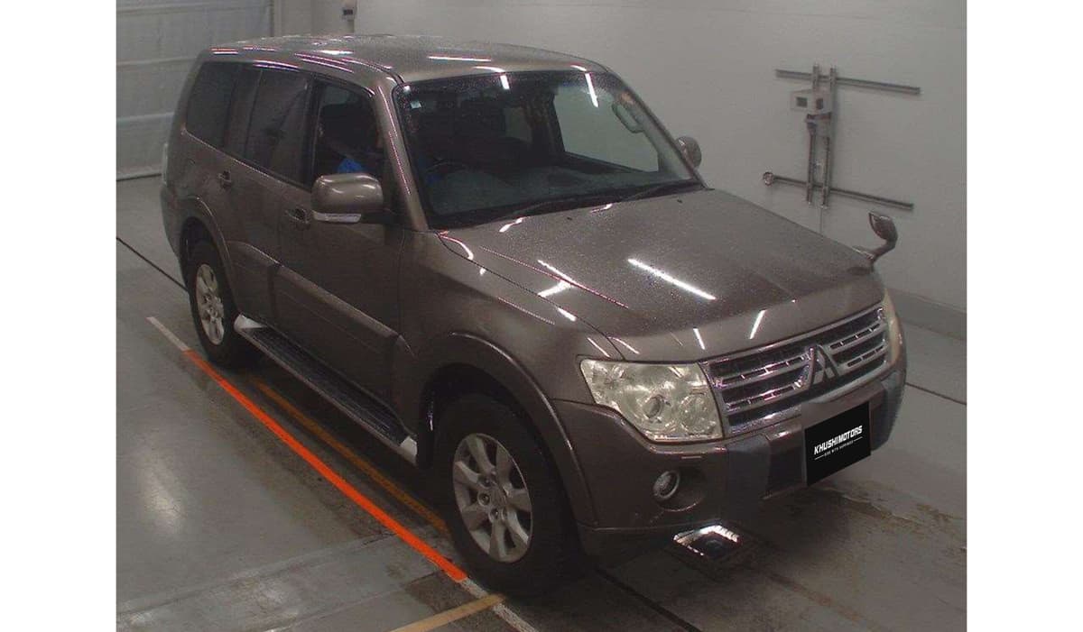 2011 Mitsubishi Pajero Long Exceed image-1