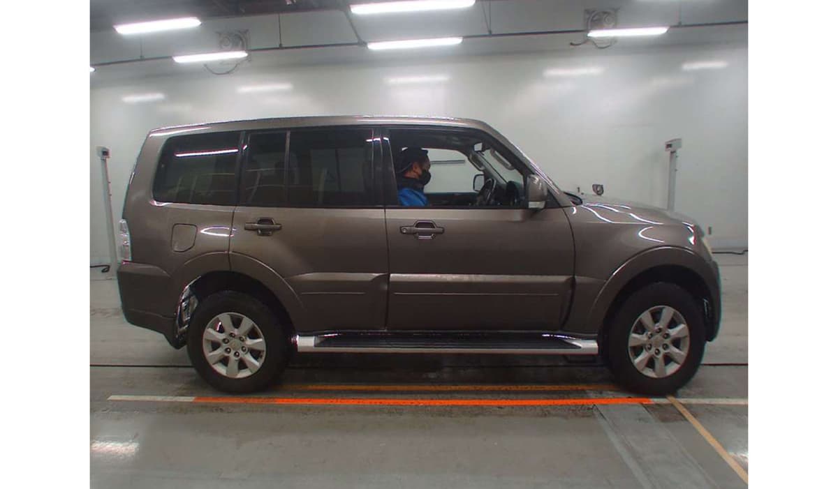2011 Mitsubishi Pajero Long Exceed image-3