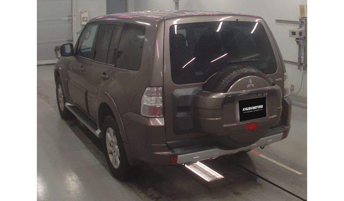 2011 Mitsubishi Pajero Long Exceed image-7