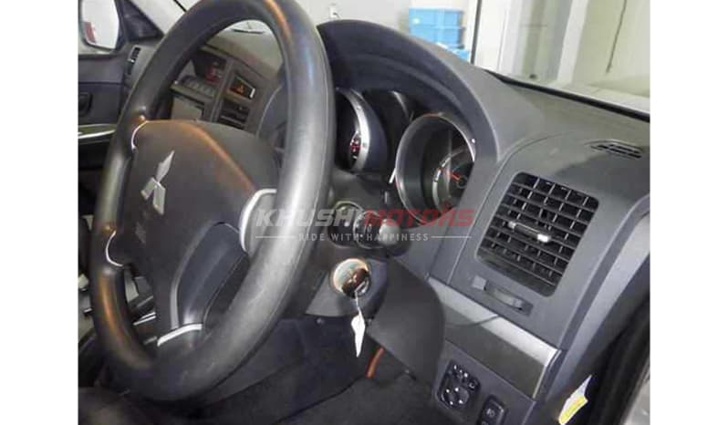 2012 Mitsubishi Pajero Gr Long image-4