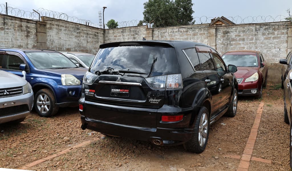 2010 Mitsubishi Outlander image-11