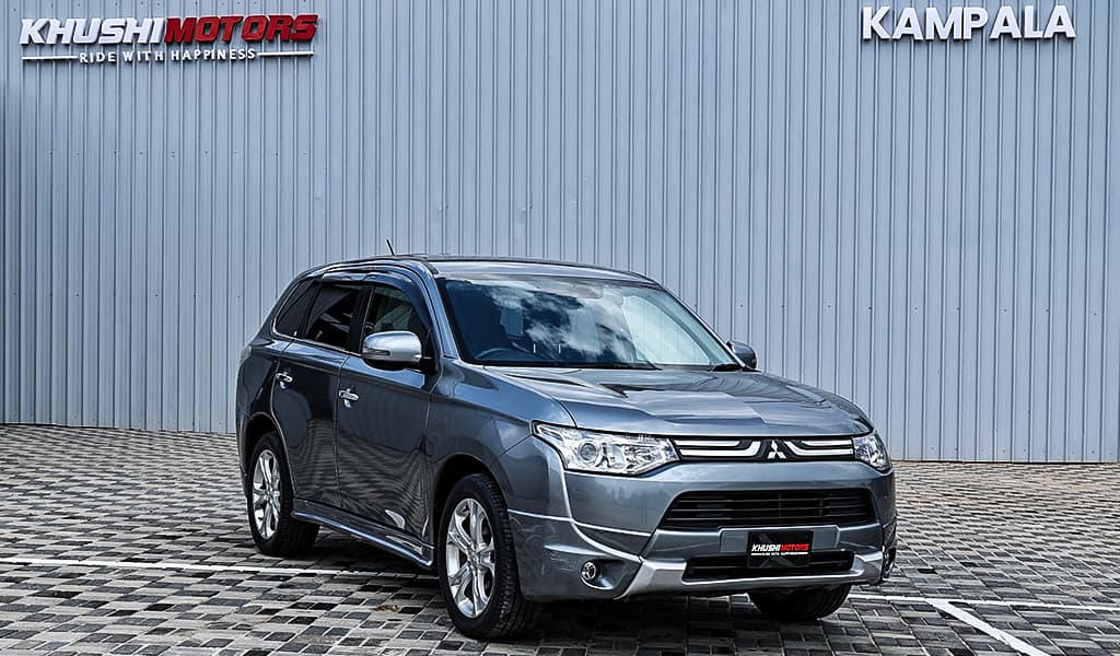 2012 Mitsubishi Outlander image-1