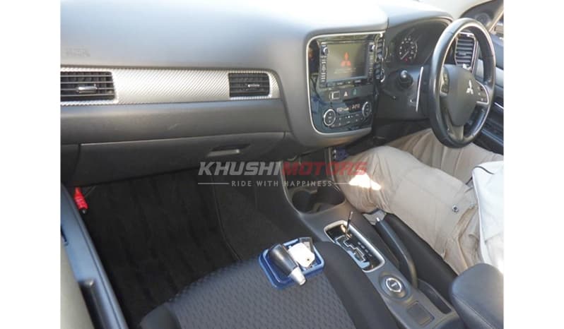 2012 Mitsubishi Outlander image-2