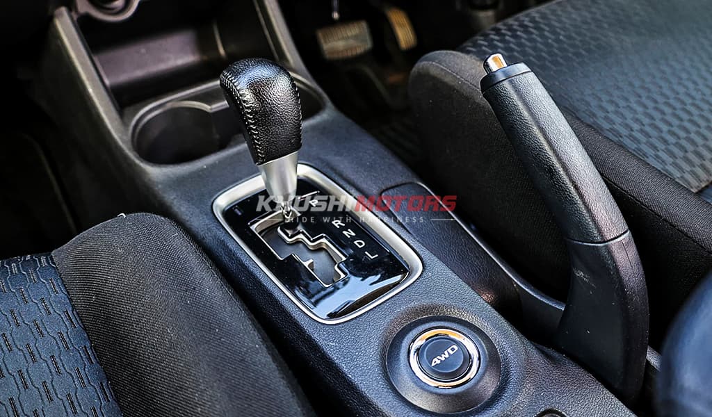 2012 Mitsubishi Outlander image-12