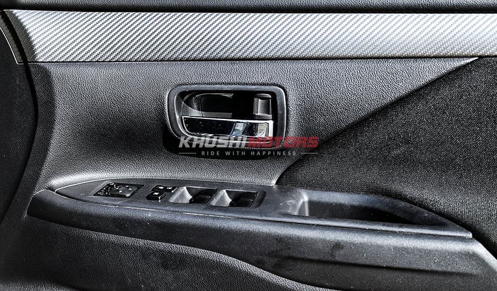2012 Mitsubishi Outlander image-13
