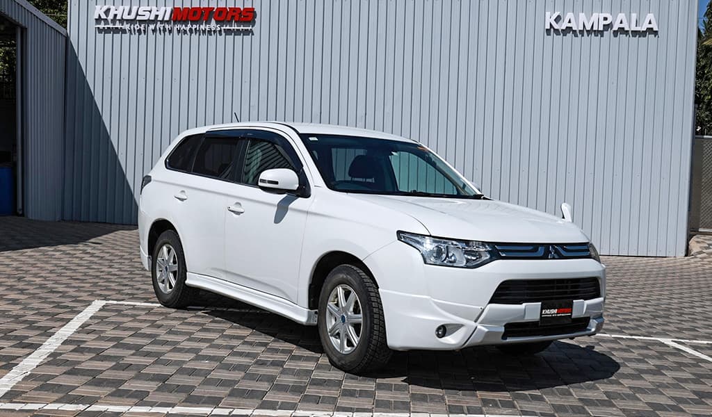 2012 Mitsubishi Outlander image-1