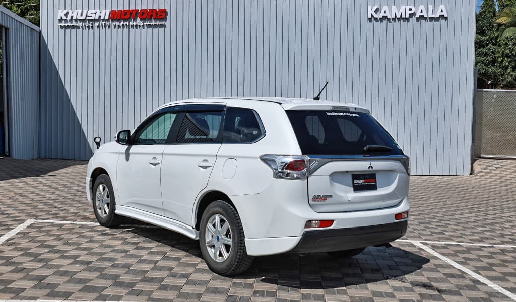 2012 Mitsubishi Outlander image-10