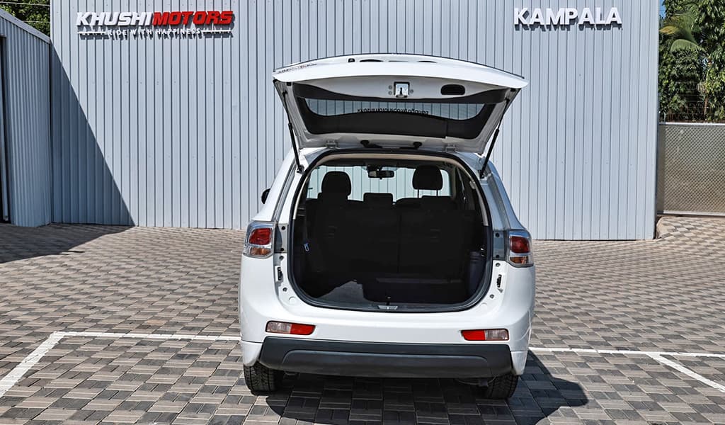 2012 Mitsubishi Outlander image-16