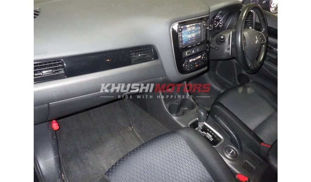 2012 Mitsubishi Outlander image-4