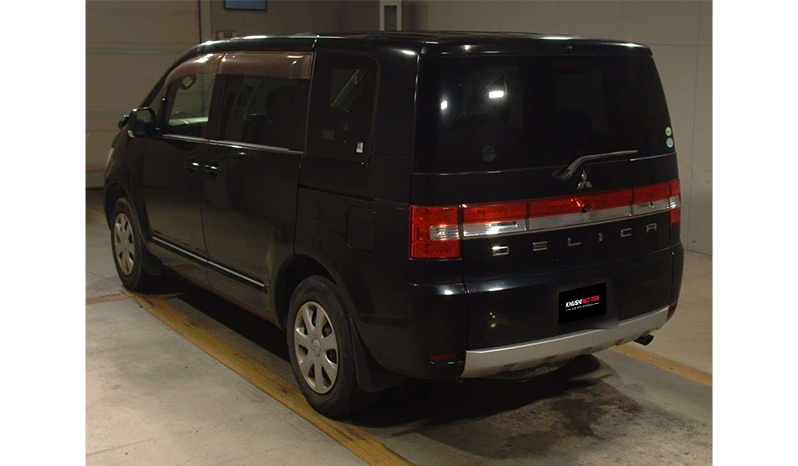 2012 Mitsubishi Delica image-15