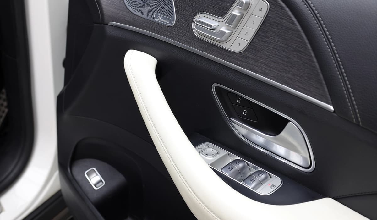 2019 Mercedes-Benz GLE-Class 4 MATIC image-8