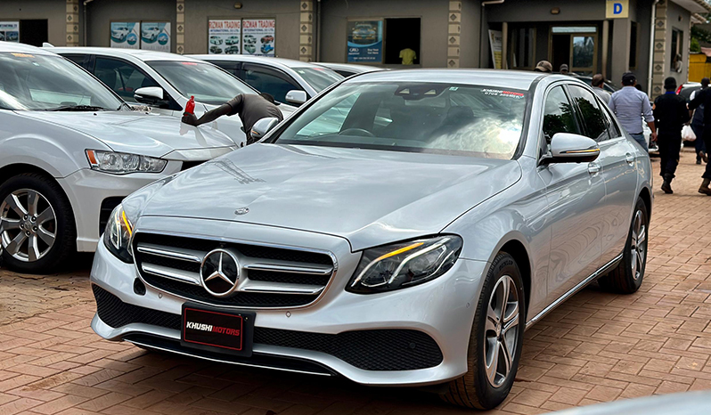 2017 Mercedes-Benz E-Class E200 image-8