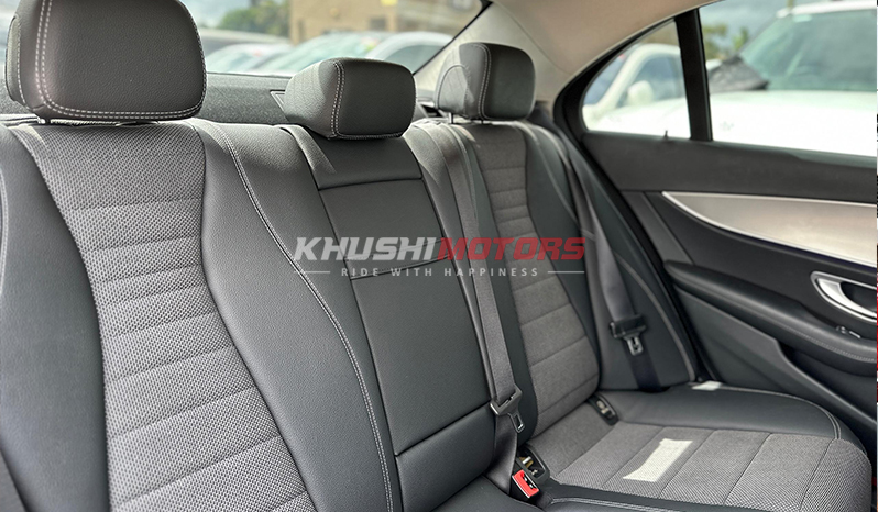 2017 Mercedes-Benz E-Class E200 image-10