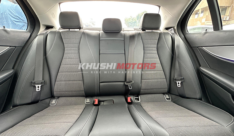 2017 Mercedes-Benz E-Class E200 image-13