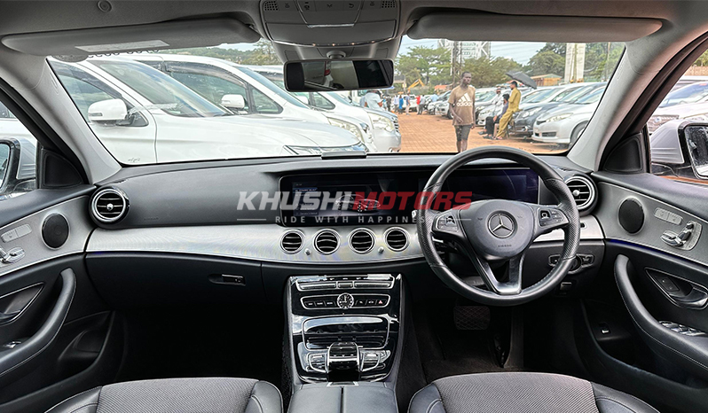 2017 Mercedes-Benz E-Class E200 image-14
