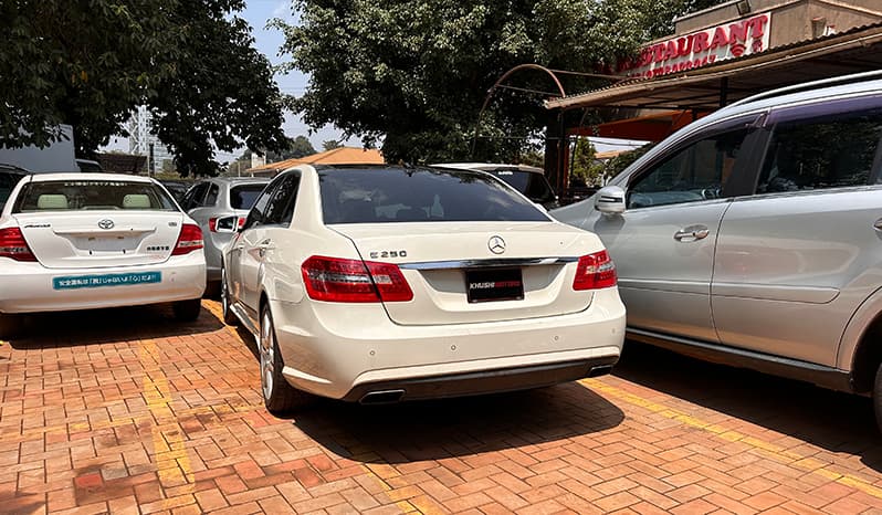 2011 Mercedes-Benz E-Class E250 image-13