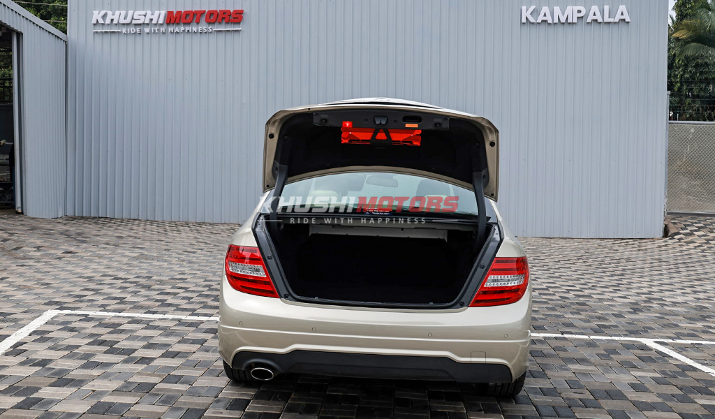 2012 Mercedes-Benz C-Class C200 image-16
