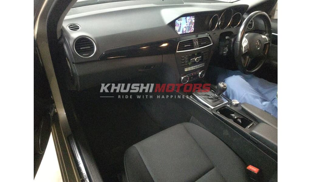 2012 Mercedes-Benz C-Class C200 image-6