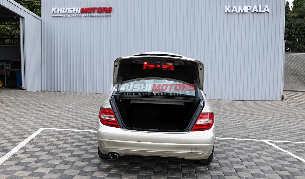 2012 Mercedes-Benz C-Class C200 image-16