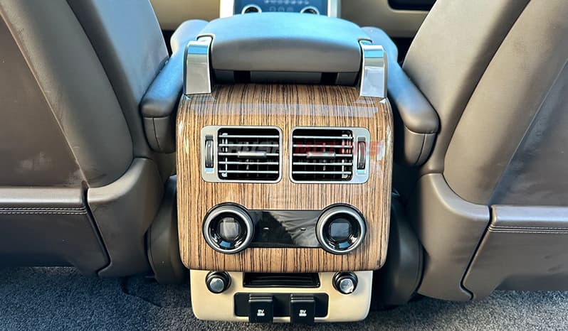 2019 Land Rover Range Rover Vogue image-2