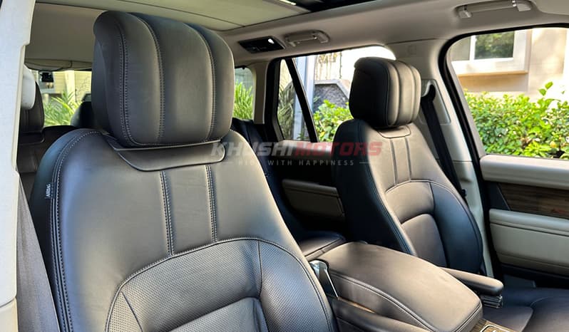 2019 Land Rover Range Rover Vogue image-3