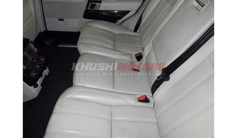 2015 Land Rover Range Rover Vogue image-5