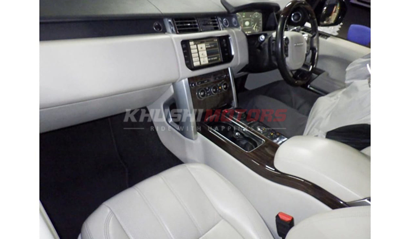 2015 Land Rover Range Rover Vogue image-6