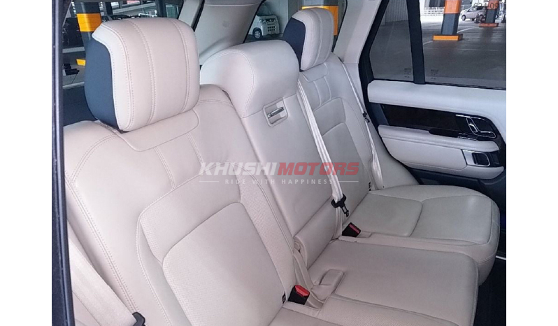 2019 Land Rover Range Rover Vogue image-4