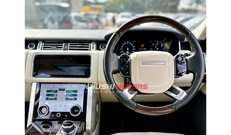 2019 Land Rover Range Rover Vogue image-11