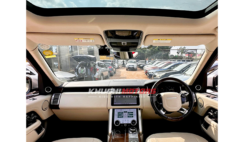 2019 Land Rover Range Rover Vogue image-12