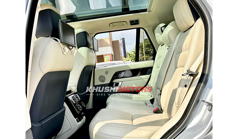 2019 Land Rover Range Rover Vogue image-13
