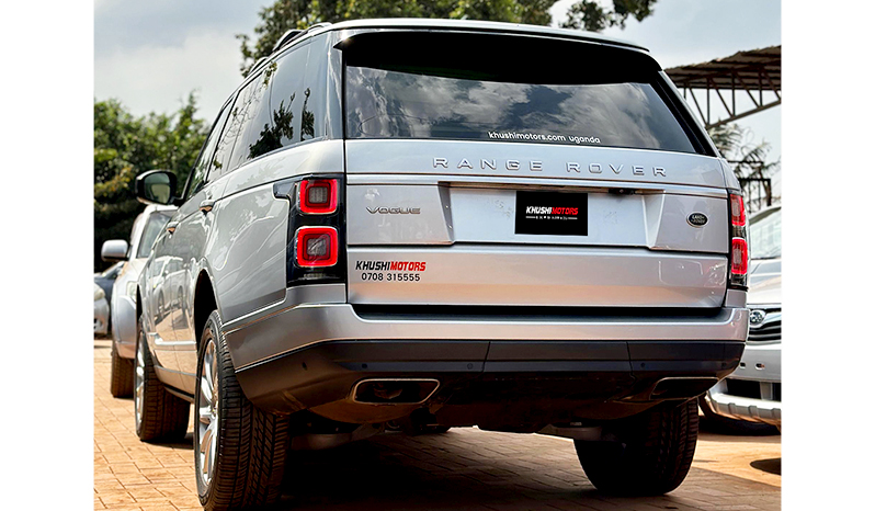 2019 Land Rover Range Rover Vogue image-14
