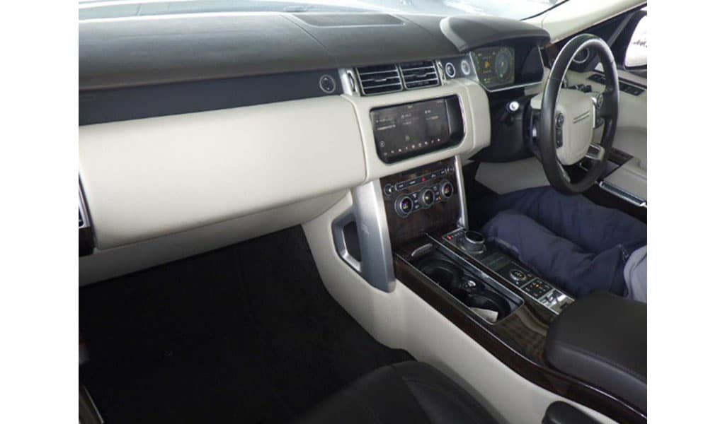 2018 Land Rover Range Rover Vogue image-6