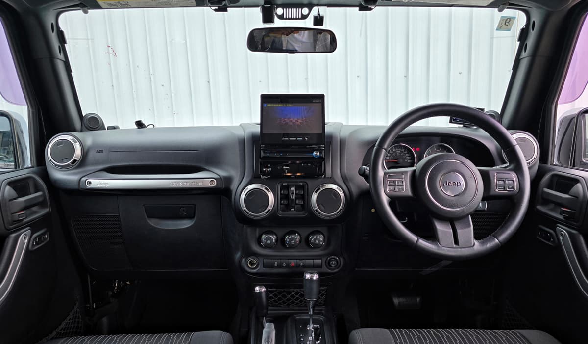 2012 Chrysler Wrangler image-10
