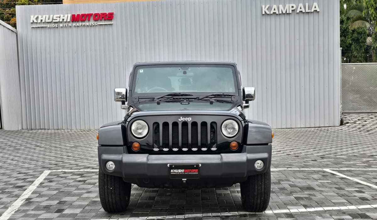 2012 Chrysler Wrangler image-12