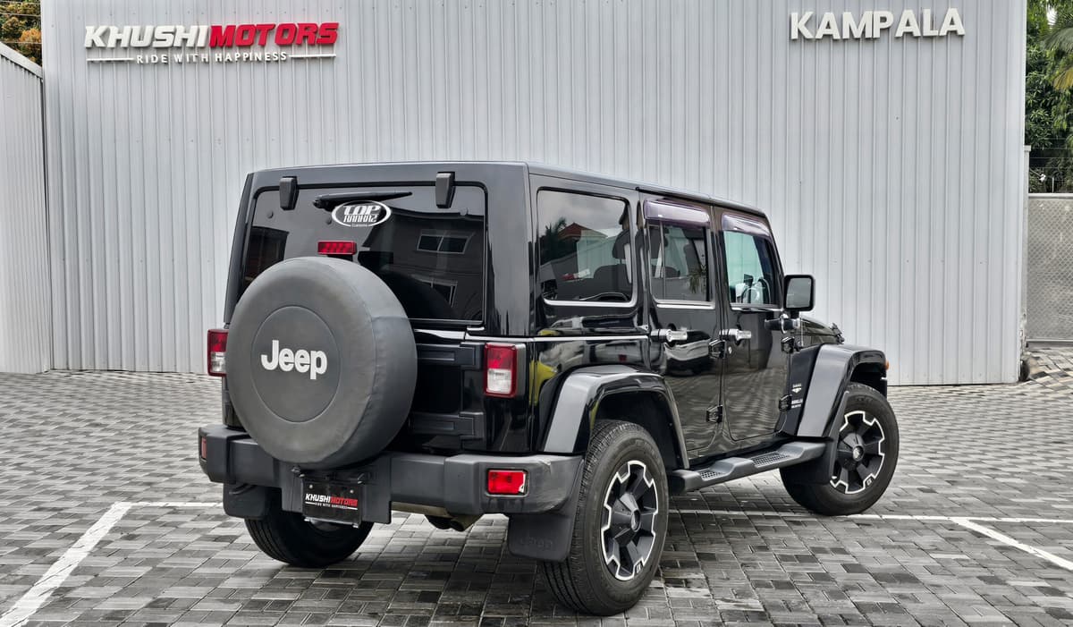 2012 Chrysler Wrangler image-16