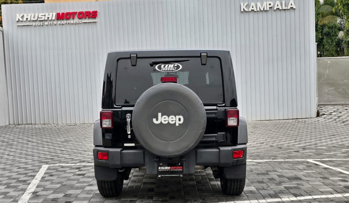 2012 Chrysler Wrangler image-17