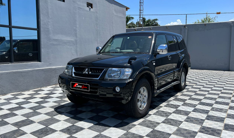 2005 Mitsubishi Pajero image-4