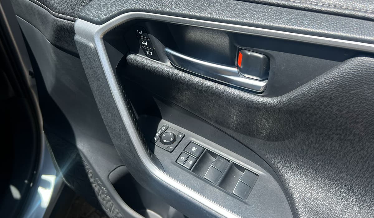 2019 Toyota RAV-4 G image-3