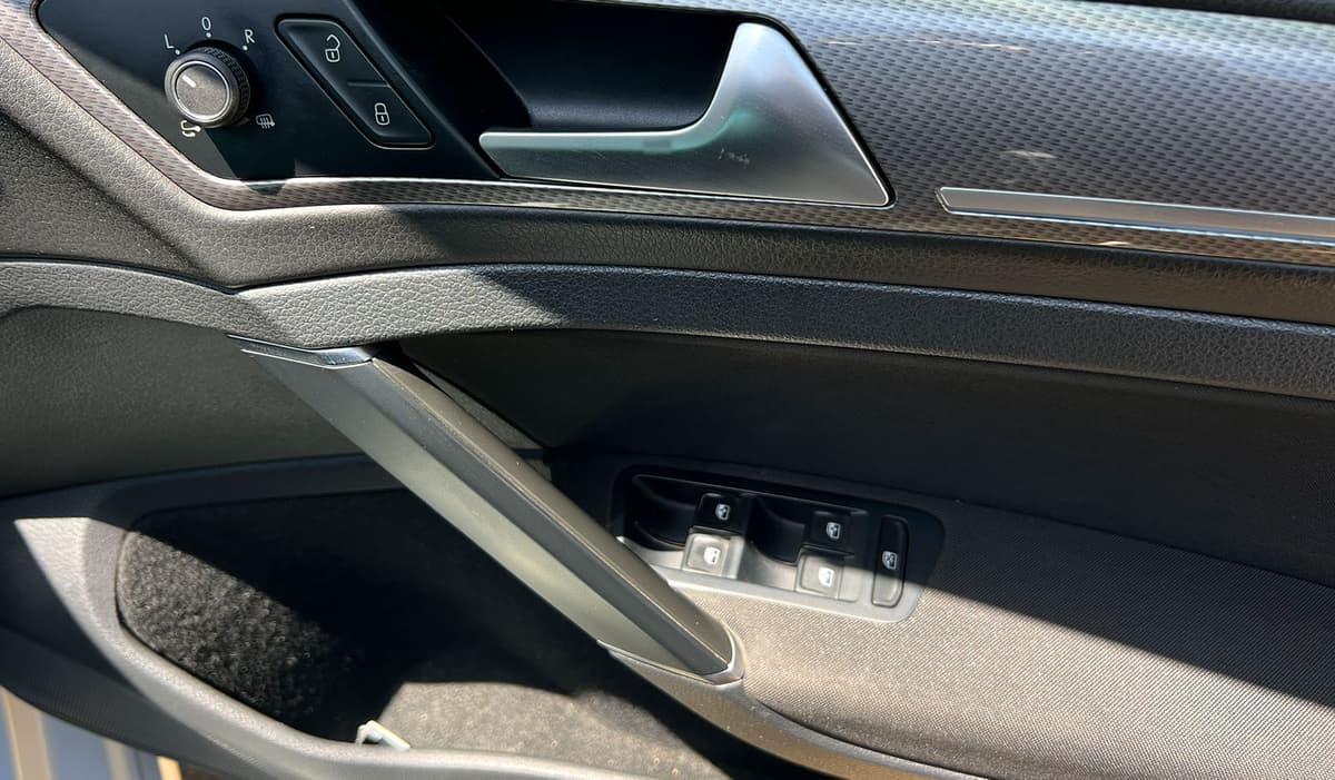 2018 Volkswagen Golf Alltrack image-2