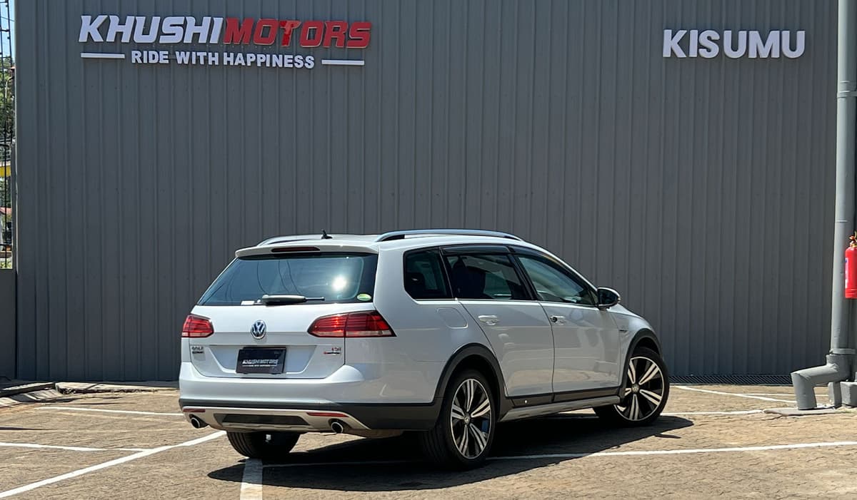 2018 Volkswagen Golf Alltrack image-6