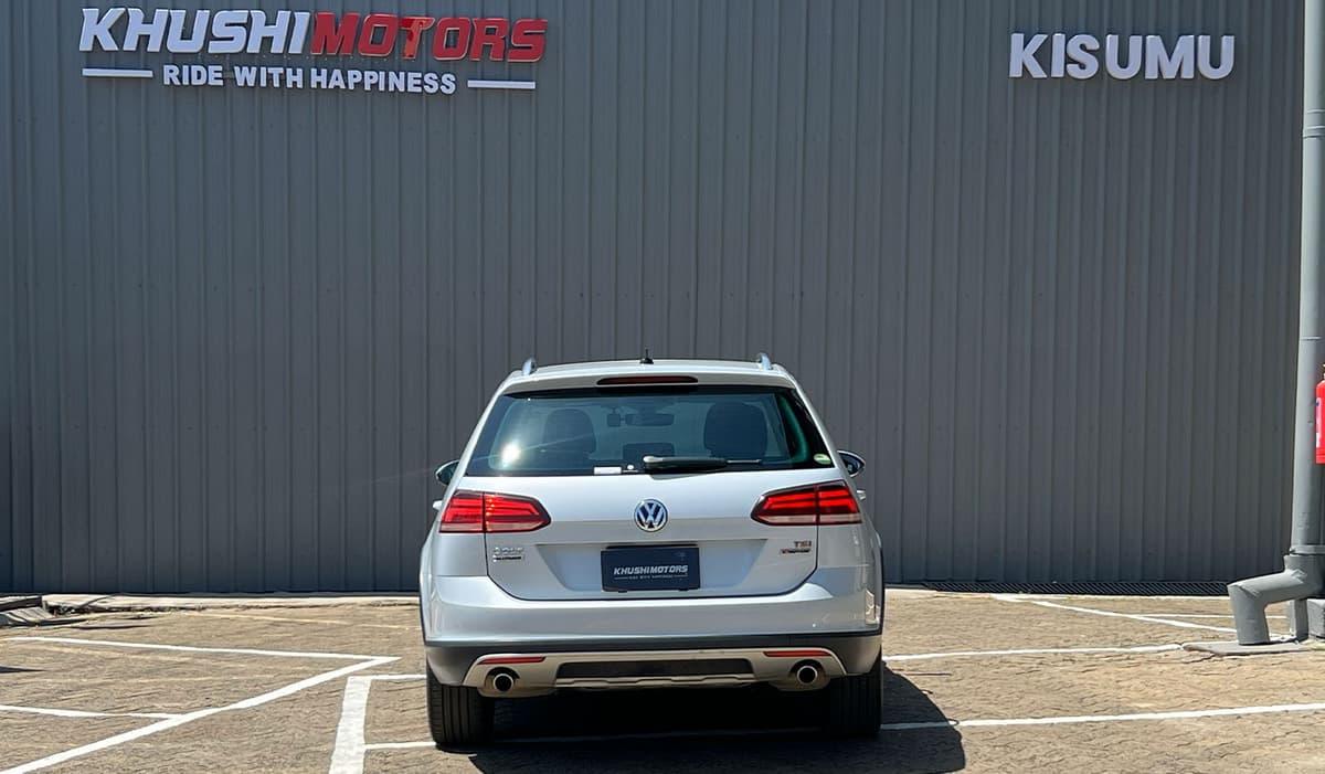 2018 Volkswagen Golf Alltrack image-7