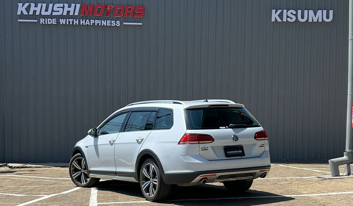 2018 Volkswagen Golf Alltrack image-8