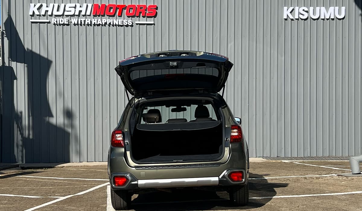 2018 Subaru Outback Limited image-2