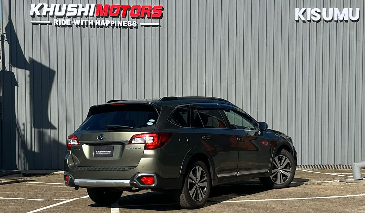 2018 Subaru Outback Limited image-7
