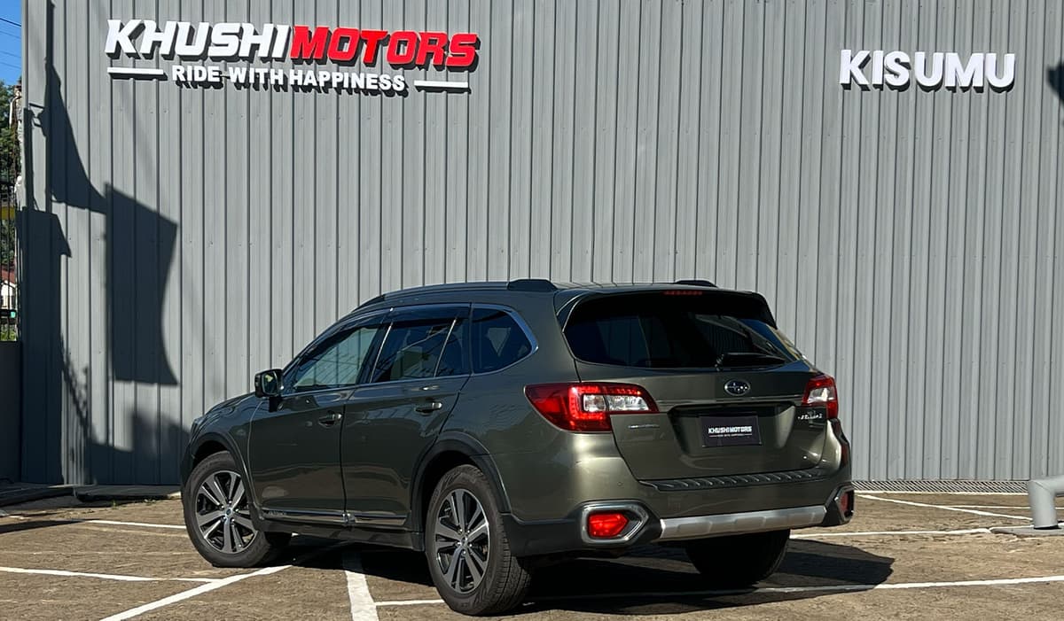 2018 Subaru Outback Limited image-9