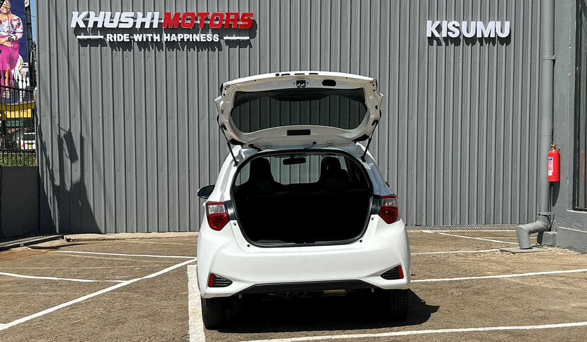 2018 Toyota Vitz image-2