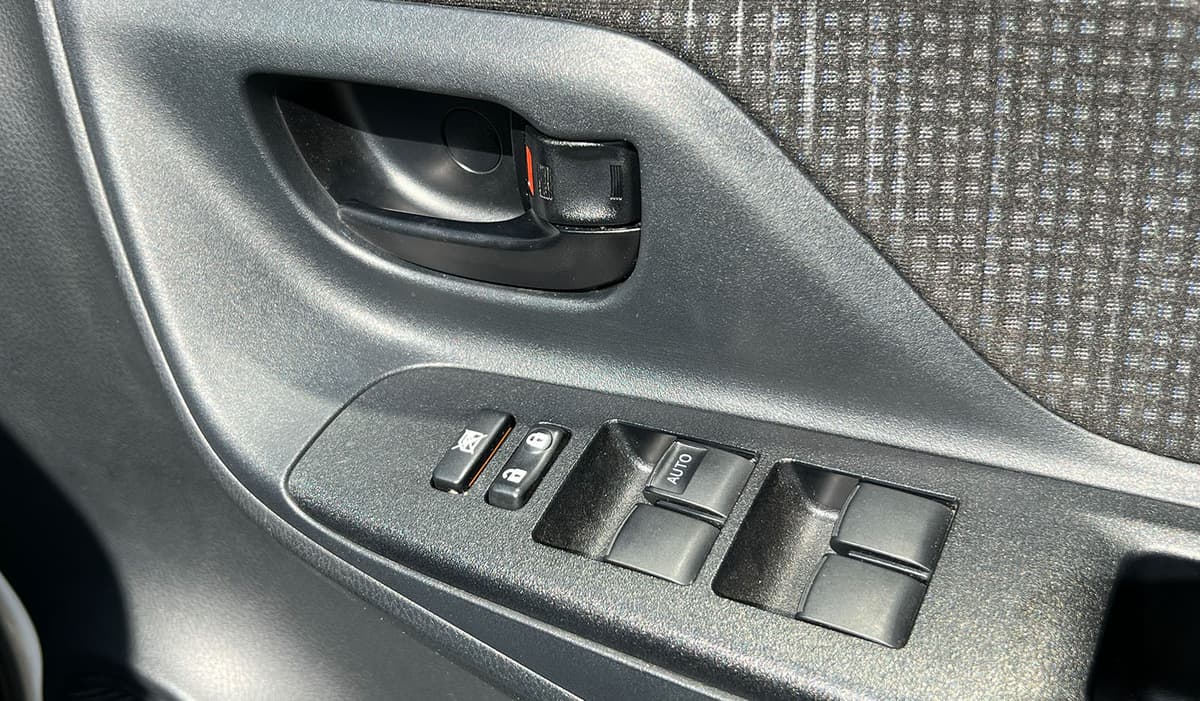 2018 Toyota Vitz image-3