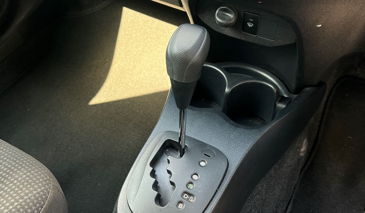 2018 Toyota Vitz image-4