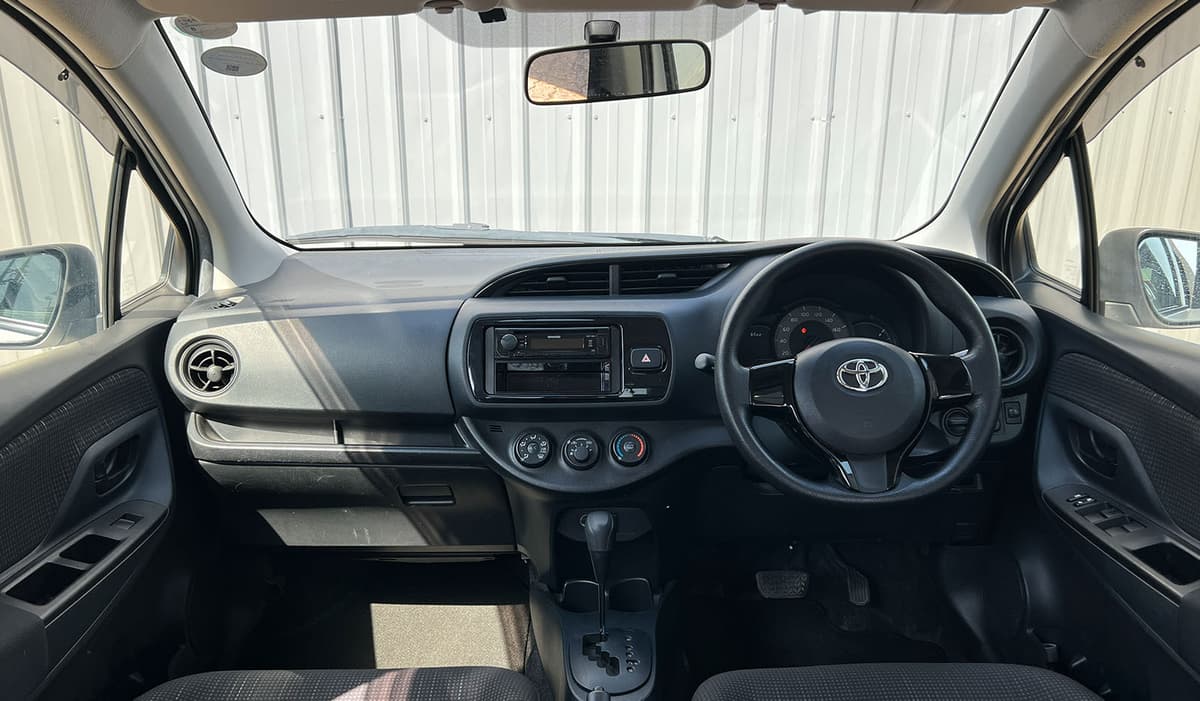 2018 Toyota Vitz image-7